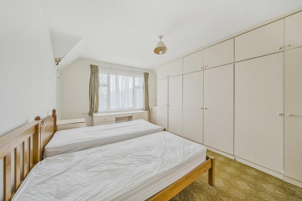 Parkside Drive, Edgware